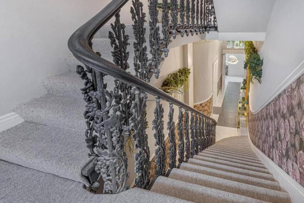 Stylish Hyde Park Home By Tube Stations With Elevator 伦敦 外观 照片